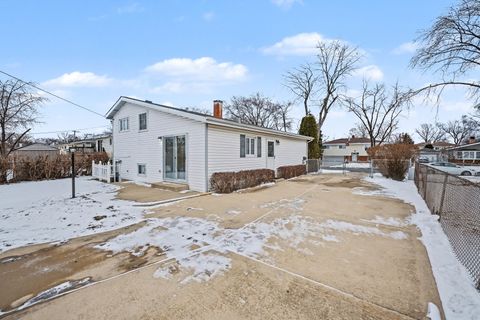 Tiny photo for 118 S Evergreen Avenue, Addison, IL 60101 (MLS # 12550946)