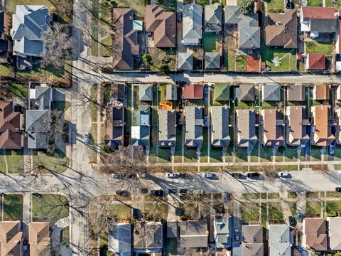 Tiny photo for 4907 Sherwin Avenue, Skokie, IL 60077 (MLS # 12587710)