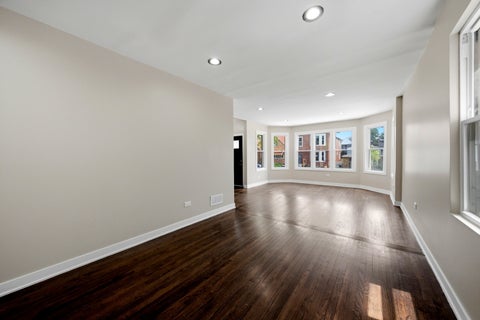 Tiny photo for 6828 S Champlain Avenue, Chicago, IL 60637 (MLS # 12705886)