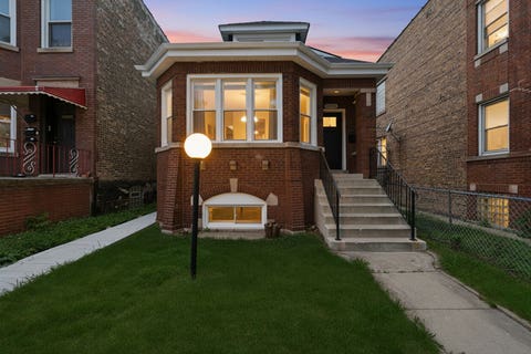 Tiny photo for 6828 S Champlain Avenue, Chicago, IL 60637 (MLS # 12705886)