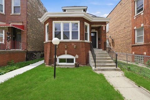 Photo of 6828 S Champlain Avenue, Chicago, IL 60637 (MLS # 12705886)