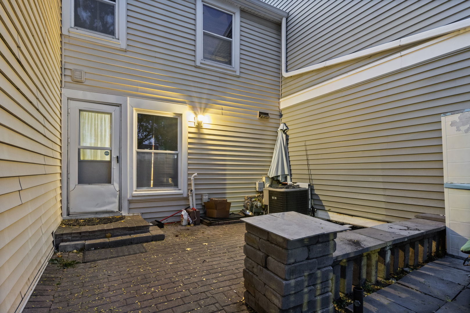 7605 Manchester Manor