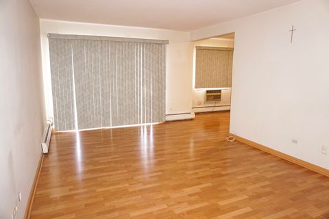 Tiny photo for 5 Villa Verde Drive #115, Buffalo Grove, IL 60089 (MLS # 12612799)