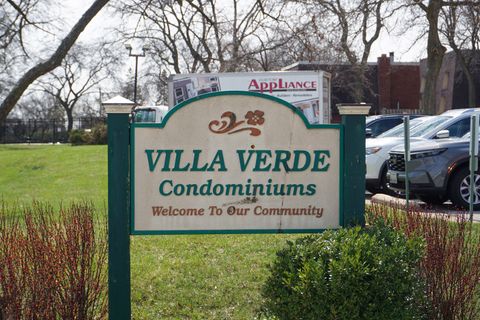 Tiny photo for 5 Villa Verde Drive #115, Buffalo Grove, IL 60089 (MLS # 12612799)