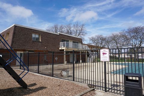 Tiny photo for 5 Villa Verde Drive #115, Buffalo Grove, IL 60089 (MLS # 12612799)