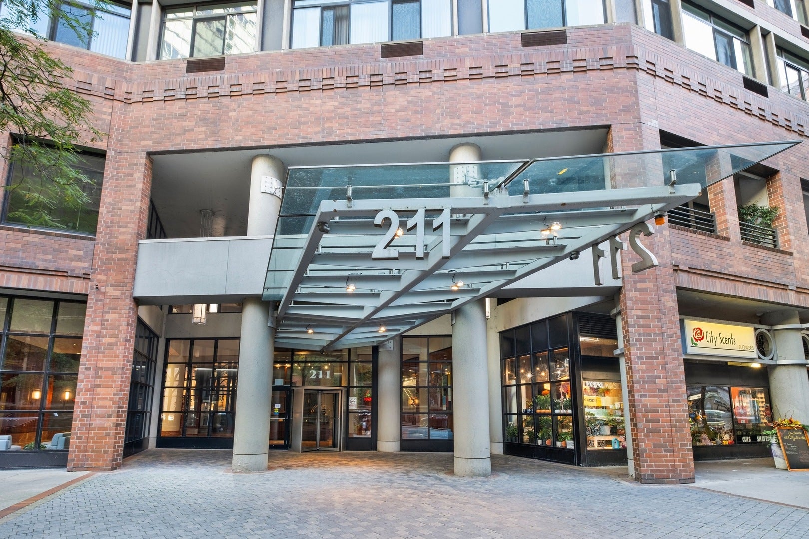 211 E Ohio Street 2118