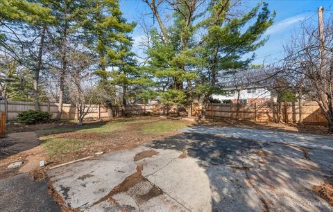 Tiny photo for 507 S Hi Lusi Avenue, Mount Prospect, IL 60056 (MLS # 12631766)