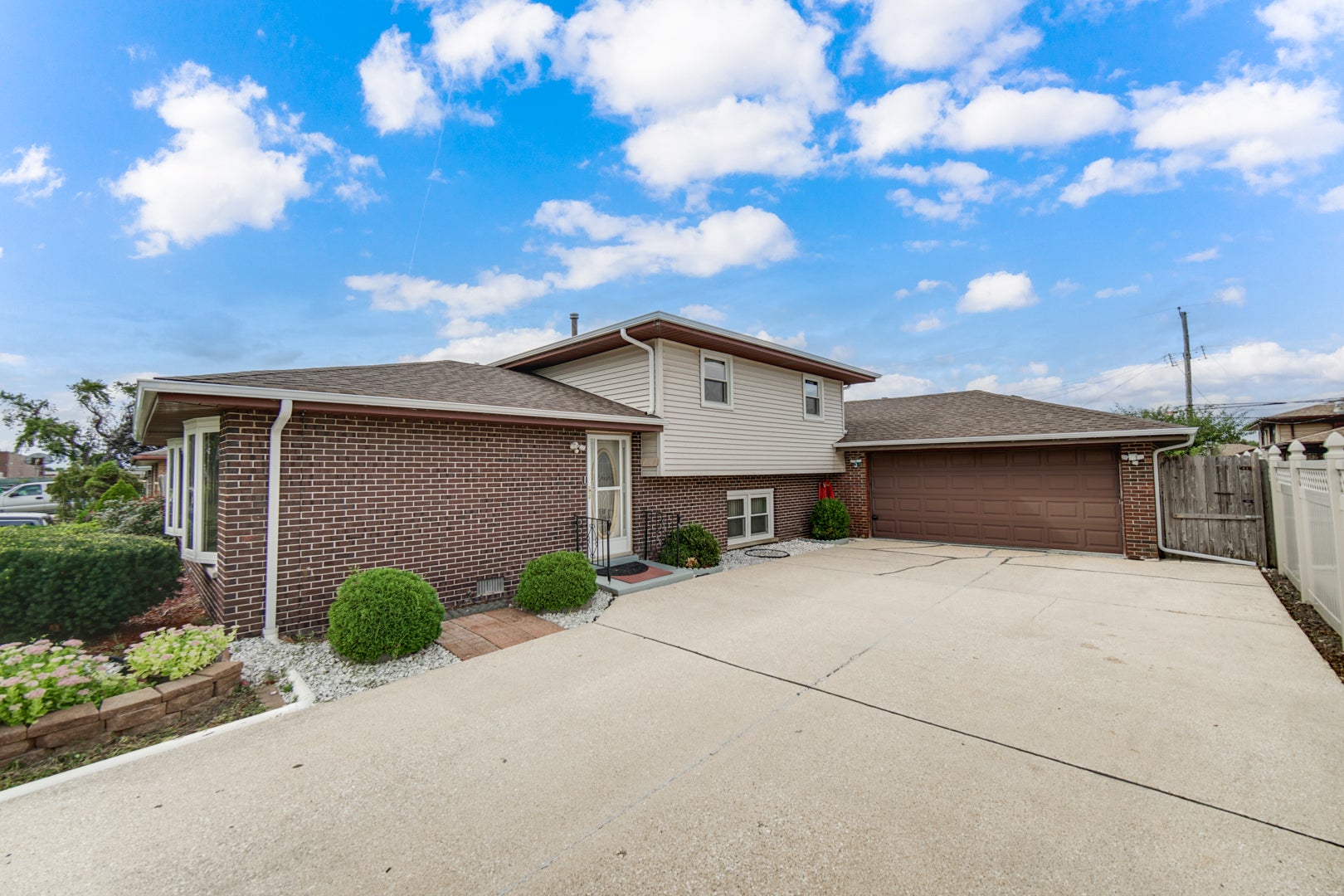 7506 W 83rd Place
