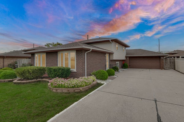 7506 W 83RD PL, BRIDGEVIEW, IL 60455 - Image 8ea97edf6c19bc021bec08164481c531/379024029