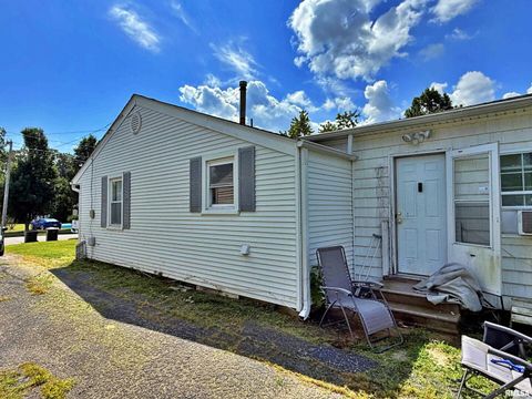 Tiny photo for 1603 FERRY Street, Metropolis, IL 62960 (MLS # EB459250)