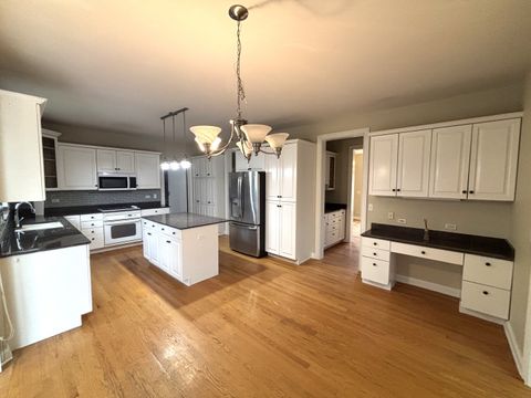 Tiny photo for 375 W Devon Avenue, Roselle, IL 60172 (MLS # 12498903)