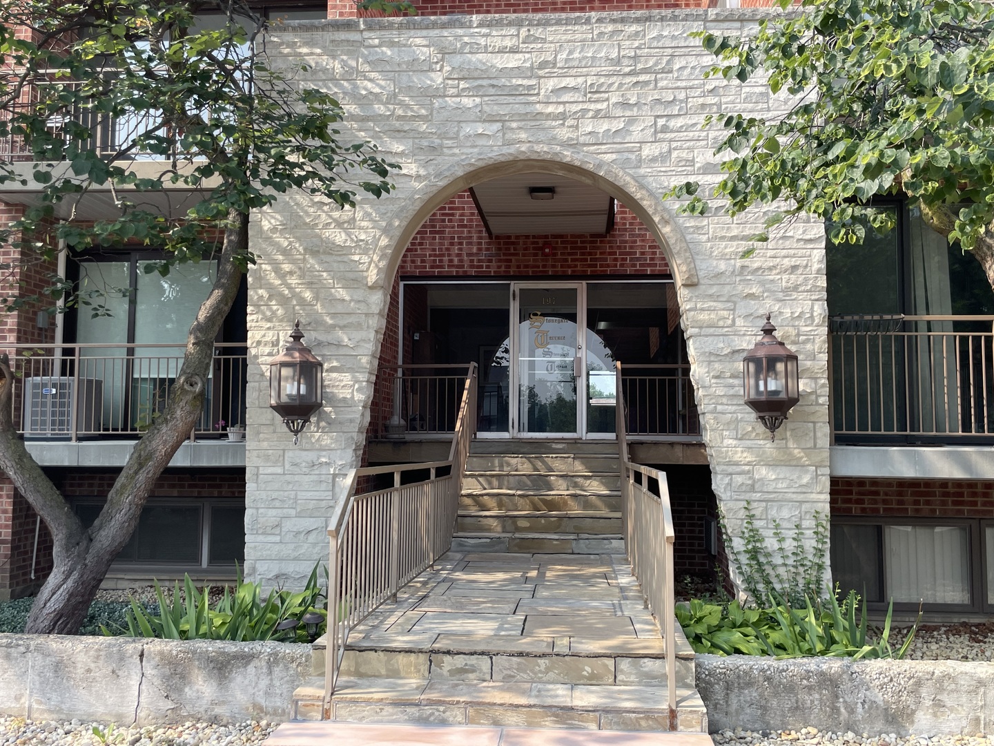 197 W Armitage Avenue 202