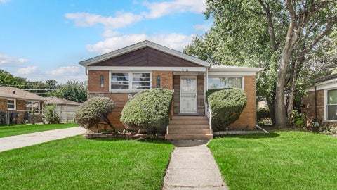 Photo of 15452 Woodlawn East Avenue, South Holland, IL 60473 (MLS # 12762301)