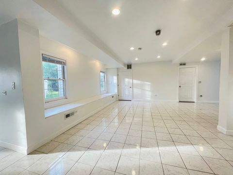 Tiny photo for 523 Mallard Point Drive, North Aurora, IL 60542 (MLS # 12586112)