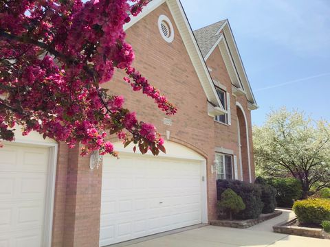 Tiny photo for 523 Mallard Point Drive, North Aurora, IL 60542 (MLS # 12586112)