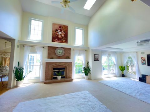 Tiny photo for 523 Mallard Point Drive, North Aurora, IL 60542 (MLS # 12586112)