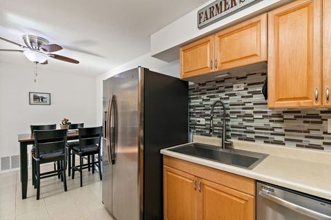 Tiny photo for 712 Tipperary Court #2B, Schaumburg, IL 60193 (MLS # 12613028)