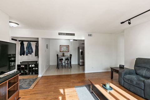 Tiny photo for 712 Tipperary Court #2B, Schaumburg, IL 60193 (MLS # 12613028)