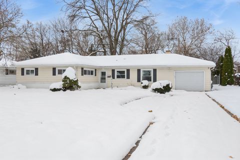 Photo of 1902 N Washington Street, Wheaton, IL 60187 (MLS # 12529701)