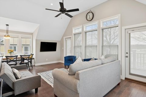 Tiny photo for 2 Pelican Landing, Ottawa, IL 61350 (MLS # 12548550)
