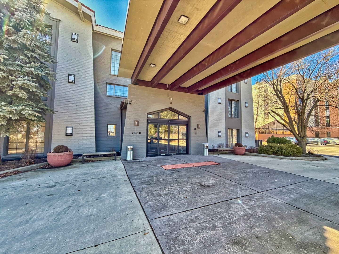 2280 N Barrington Road