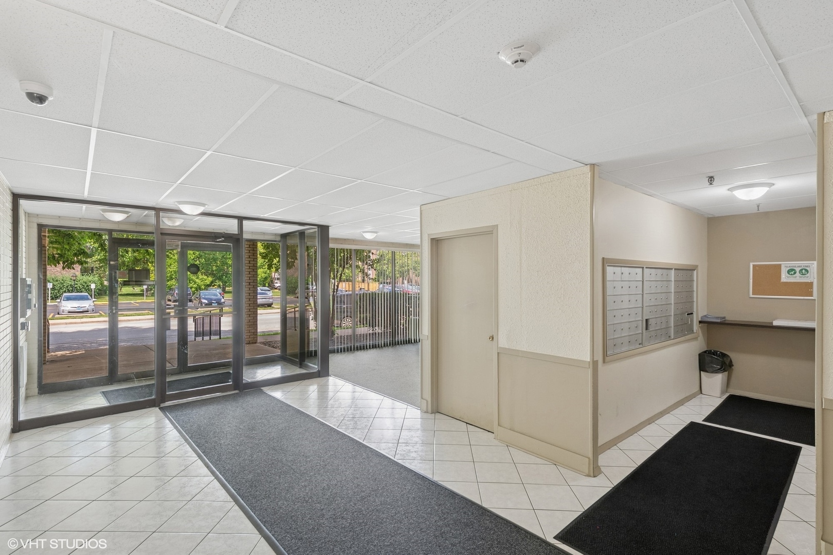 9701 N Dee Road 2I