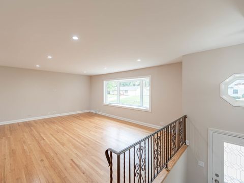 Tiny photo for 25 Crestview Terrace, Buffalo Grove, IL 60089 (MLS # 12496548)