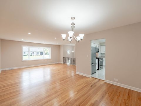 Tiny photo for 25 Crestview Terrace, Buffalo Grove, IL 60089 (MLS # 12496548)