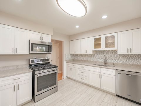 Tiny photo for 25 Crestview Terrace, Buffalo Grove, IL 60089 (MLS # 12496548)