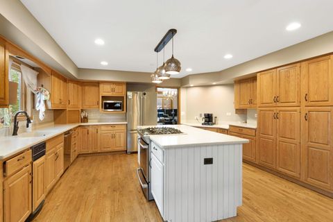 Tiny photo for 5N191 Fox Bluff Drive, St. Charles, IL 60175 (MLS # 12605628)