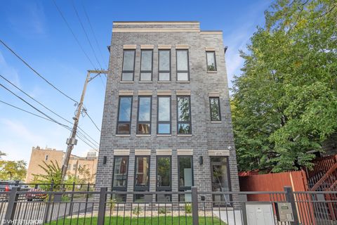 418 E Oakwood Boulevard 1 Chicago IL 60653