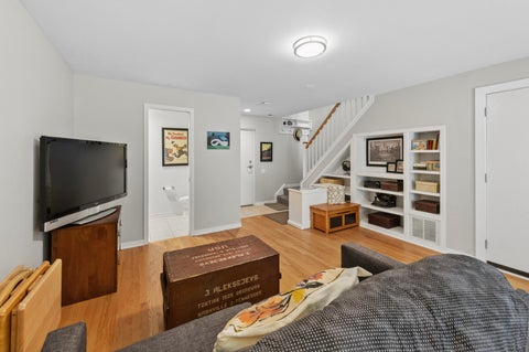 Tiny photo for 1889 Maple Avenue #E2, Evanston, IL 60201 (MLS # 12761449)