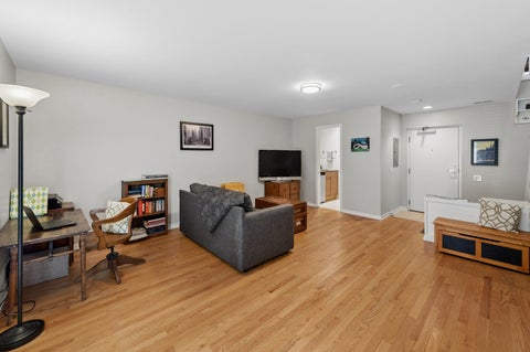 Tiny photo for 1889 Maple Avenue #E2, Evanston, IL 60201 (MLS # 12761449)
