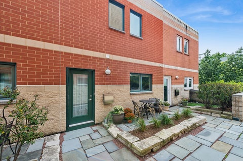 Tiny photo for 1889 Maple Avenue #E2, Evanston, IL 60201 (MLS # 12761449)