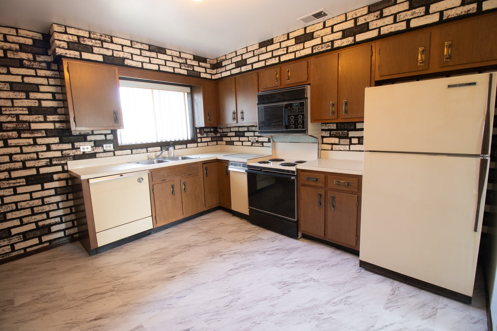 608 Cobblestone Circle F