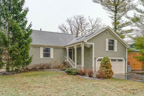 Tiny photo for 5000 W Shore Drive, McHenry, IL 60050 (MLS # 12582091)
