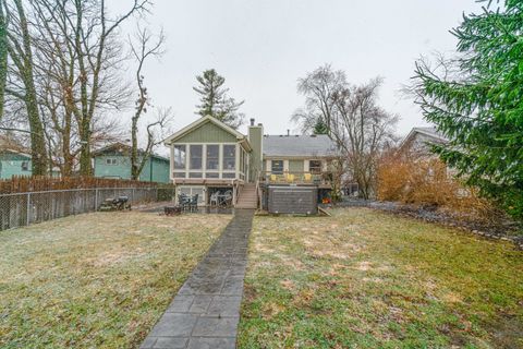 Tiny photo for 5000 W Shore Drive, McHenry, IL 60050 (MLS # 12582091)