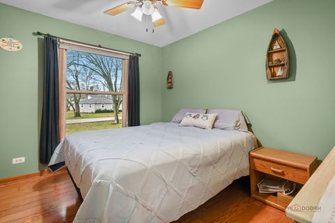 Tiny photo for 5000 W Shore Drive, McHenry, IL 60050 (MLS # 12582091)