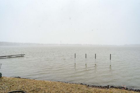 Tiny photo for 5000 W Shore Drive, McHenry, IL 60050 (MLS # 12582091)