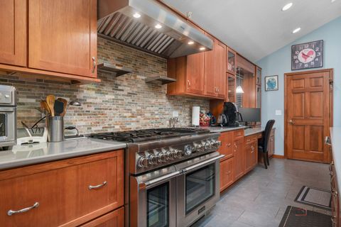 Tiny photo for 5000 W Shore Drive, McHenry, IL 60050 (MLS # 12582091)