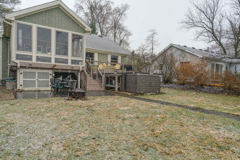 Tiny photo for 5000 W Shore Drive, McHenry, IL 60050 (MLS # 12582091)