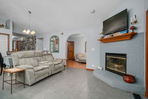 Tiny photo for 5000 W Shore Drive, McHenry, IL 60050 (MLS # 12582091)