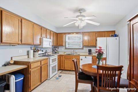 Tiny photo for 136 Edgewater Drive, Crystal Lake, IL 60014 (MLS # 12568374)