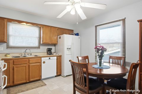 Tiny photo for 136 Edgewater Drive, Crystal Lake, IL 60014 (MLS # 12568374)