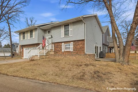 Tiny photo for 136 Edgewater Drive, Crystal Lake, IL 60014 (MLS # 12568374)