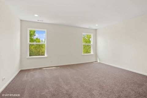 Tiny photo for 239 Stonington Drive, Bloomingdale, IL 60108 (MLS # 12560301)