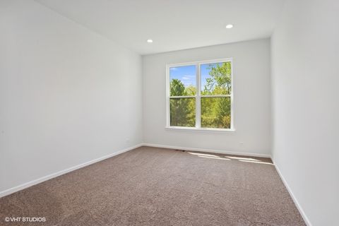 Tiny photo for 239 Stonington Drive, Bloomingdale, IL 60108 (MLS # 12560301)