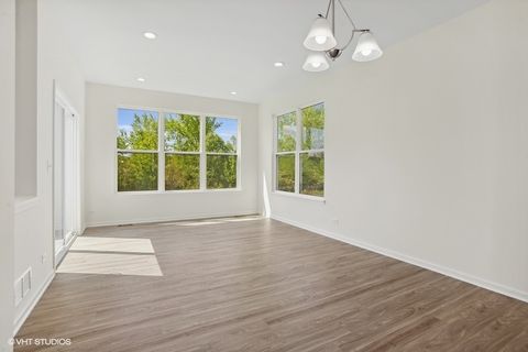 Tiny photo for 239 Stonington Drive, Bloomingdale, IL 60108 (MLS # 12560301)