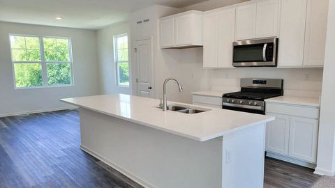 Tiny photo for 561 yosemite Way, Mundelein, IL 60060 (MLS # 12475270)