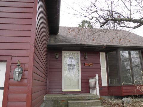 Photo of 2264 Ridgeview Drive, Muscatine, IA 52761 (MLS # 12572129)